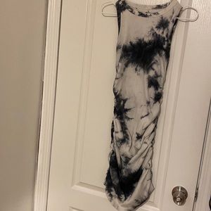 Long sleeveless dress